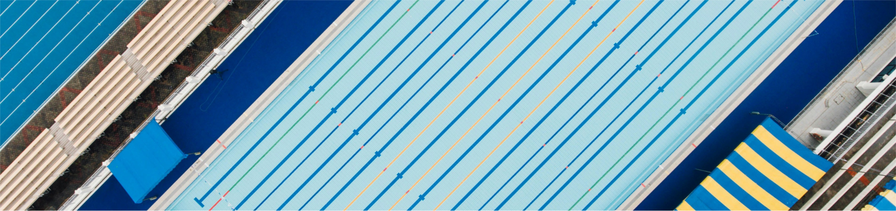 Schwimmbecken von oben